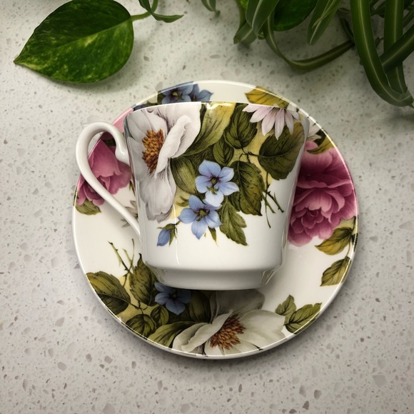 Victoria’s Secret teacup & saucer set - collector’s item, limited edition - Picture 10 of 11